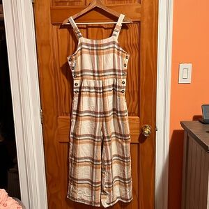 American eagle, brown and white jumpsuit.
Size 4
Adjustable straps